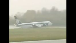 فرود بدون چرخ بوئینگ 767 در لهستان