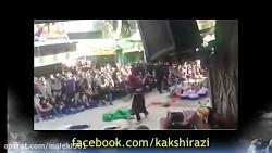 کتک خوردن شمر در تعزیه امام حسین به دست عزادار جو گیر