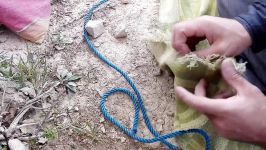آویزان کردن پرده زیر انداز طناب در طبیعت فارسی