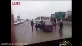 کتک زدن راننده بیچاره توسط مامور راهنمایی رانندگی عصبی