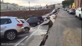 سقوط 20 ماشین در چاه فاضلاب