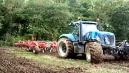 New Holland T8050 شخم زدن پنجه غازی