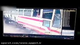 فیلم تصادف هولناک اتوبوس پر مسافر دو کامیون