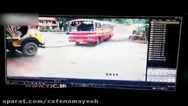 تصادف هولناک اتوبوس پر مسافر دو کامیون