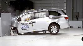 تست تصادف  2014 Honda Odyssey small overlap IIHS