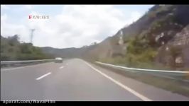 فیلم لحظه ریزش کوه در جاده