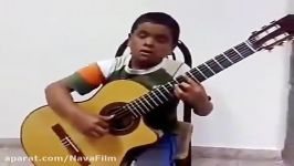 اجرای آهنگ My Heart will Go On سلن دیون توسط یک کودک