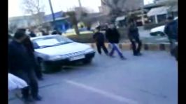 اعتراض به ایران خودرو بستن ۲ راس الاغ به پژو ۴۰۵ صفر کیلومتر در چایپاره آذربایجان غربی 