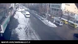 مردی در خیابان زیر برف مدفون شد