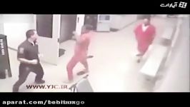 ضرب شتم وحشیانه پلیس توسط زندانی