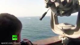 نزدیک شدن قایق های ایرانی به ناو امریکایی USS Nitze