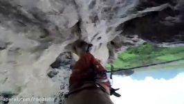 صعود به بالای صخره ای صعب العبور در چین
