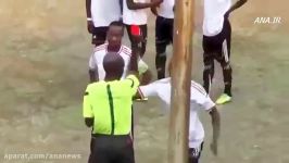 درگیری شدید بازیکن داور زیمباوه ای در زمین فوتبال