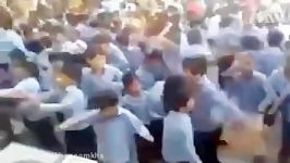 رقص دانش آموزان در مدرسه پسرانه روز اول مدرسه
