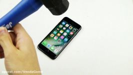 تست کردن iPhone 7 به وسیله چکش چاقو