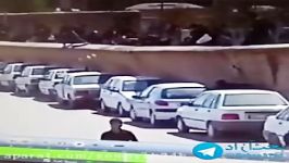 لحظه فرو ریختن دیوار حسینیه قاسم آباد رفسنجان روی ماشین