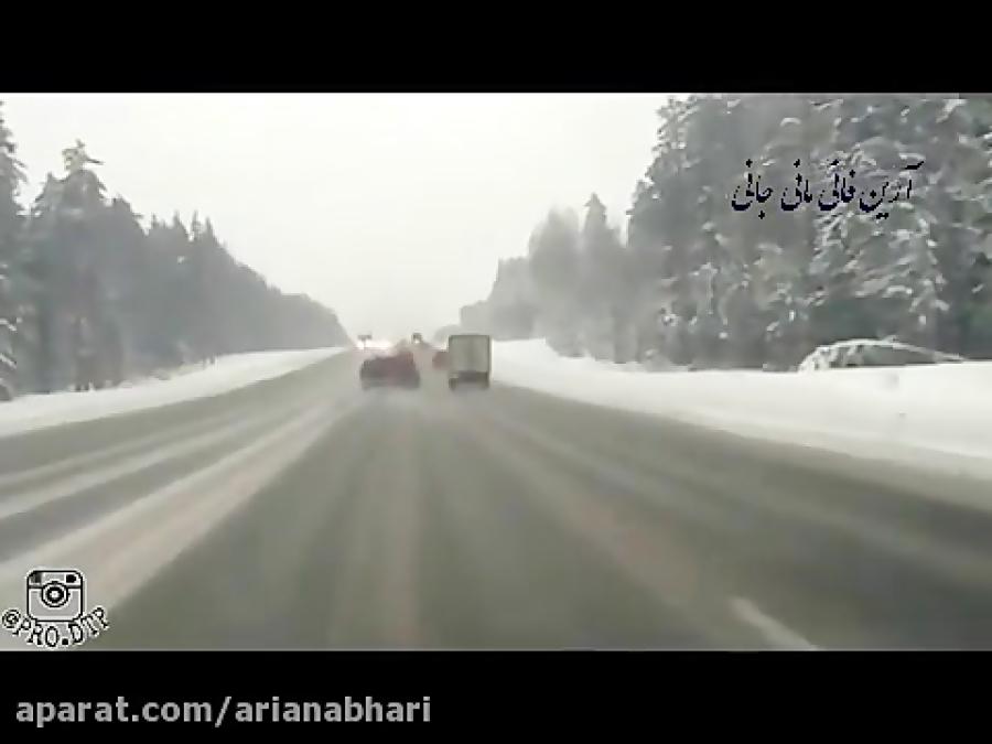 لحظه پودر شدن شاسی بلند در جاده لغزنده