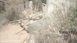 لحظه زدن تروریست ارتش آزاد باگلوله تانک توسط ارتش سوریه