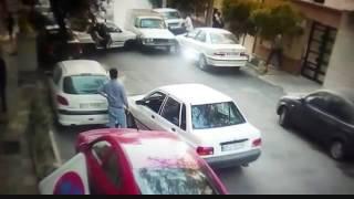 رانندگی جنون آمیز راننده پیکان وانت در تهران 