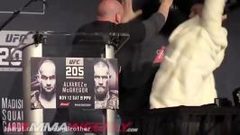 درگیری مک گرگور آلوارز در کنفرانس خبری UFC 205