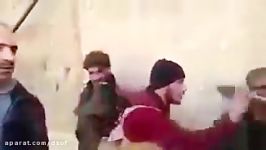 کتک زدن بی رحمانه پیرمرد کرد توسط تروریست های سوری