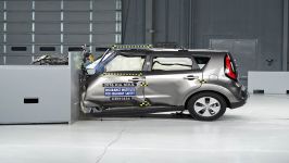 2015 Kia Soul small overlap IIHS crash test