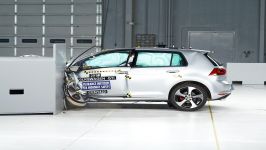 2015 Volkswagen GTI small overlap IIHS crash test