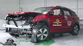  ► 2016 Kia Niro  Crash Test 