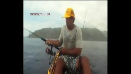 ماهیگیری بطور ناخواسته ناگهان یک کوسه را شکار میکند ...