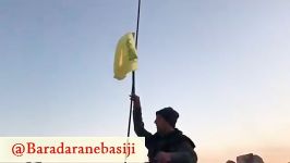 برافراشتن پرچم حزب الله توسط حسین مرتضی در قلعه حلب