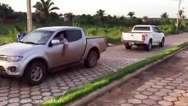 Tug O War  Mitsubishi L200 vs Toyota HiLux