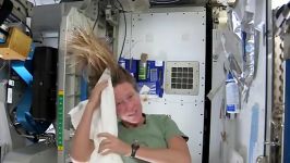 شستن مو در فضا