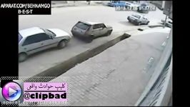 نجات معجزه آسای یک خانم ایرانی تصادف سه خودرو در بوکان