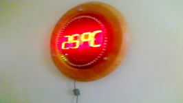 ساعت دیواری دیجیتال دو رنگ تقویم شمسی دماسنج