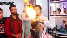 آرایشگر فلسطین مدل موی استفاده آتش کوتاه کردن مو