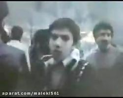 احدث سنگرهای خیابانی توسط مردم در قیام بهمن 57  فیلمی كه نظام نمیخواهد مردم ببی