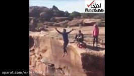 فیلم لحظات دلهره آور عبور دو صخره