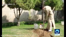 مراسم کاشت دو اصله نهال توسط رهبرانقلاب در روز درختکاری