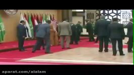 زمین خوردن رئیس جمهور لبنان در نشست سران عرب