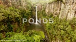 فوتیج هوایی آبشار زیبا در آفریقای جنوبی