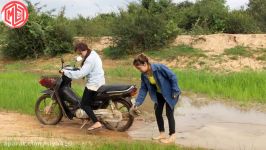 Amazing Two Brave Girl Riding a Motorcycle​ Catch vicious​ Cottonmouth ​ Snake on the Road