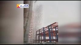 فرو ریختن داربست یک ساختمان در تهران بر اثر وزش تندباد