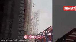 ریزش داربست یک ساختمان بر اثر وزش تندباد در تهران