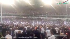 هجوم هواداران تاتنهام به زمین بعد بازی منچستریونا