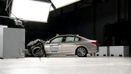 2017 BMW 5 تست تصادف ب ام سری 5 توسط IIHS