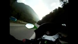 موتور مگلی 250 در جاده کوهستانی