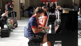 Improvisation at the train station in paris