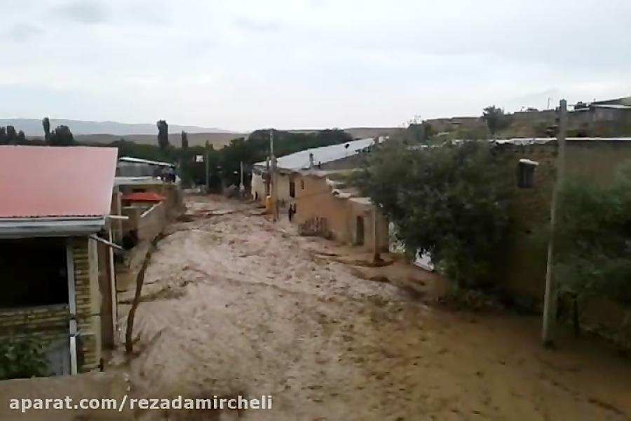 جاری شدن سیل داخل روستای توآباد 22 تیرماه 96