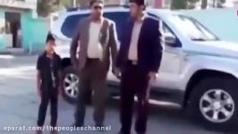 لحظه تحویل کودک ربوده شده سیرجانی به مادرش. وی 2 هفته پیش مقابل درب خانه ربوده شد