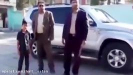 لحظه تحویل کودک ربوده شده سیرجانی به مادرش. وی 2 هفته پیش مقابل درب خانه ربوده شد